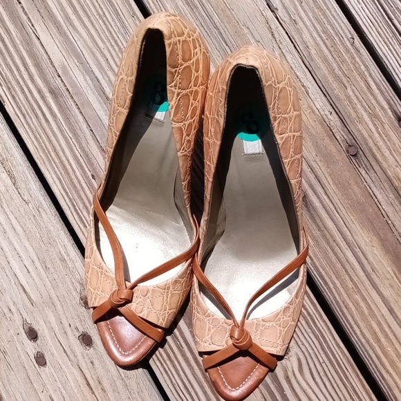 Furla Embossed Italian Leather Heels - Picture 14 of 14